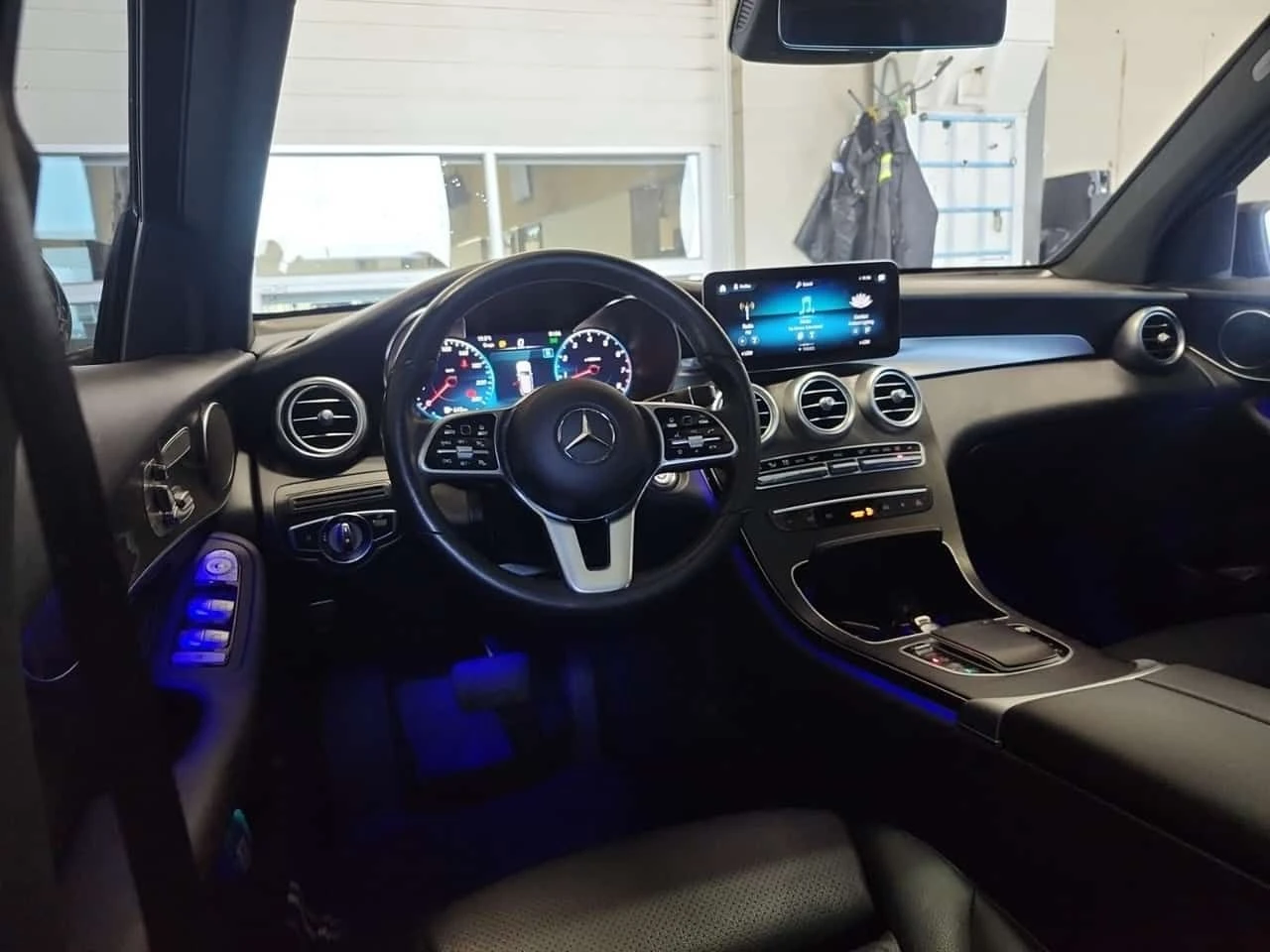 Mercedes-Benz GLC 300  AMBIENT / 360 / MEMORY / PANO , снимка 10 - Автомобили и джипове - 55638015