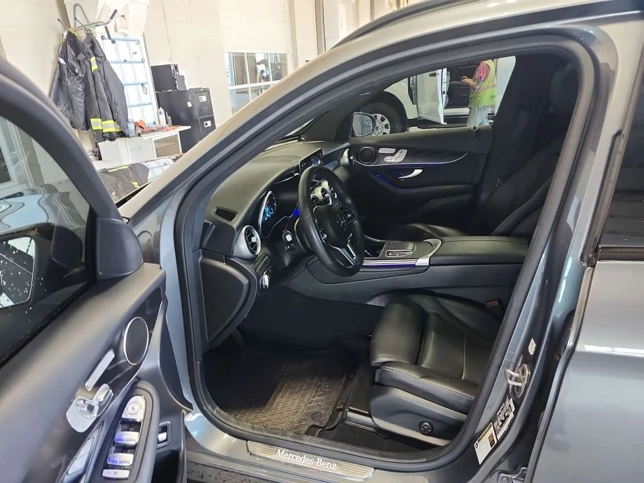 Mercedes-Benz GLC 300  AMBIENT / 360 / MEMORY / PANO , снимка 8 - Автомобили и джипове - 55638015
