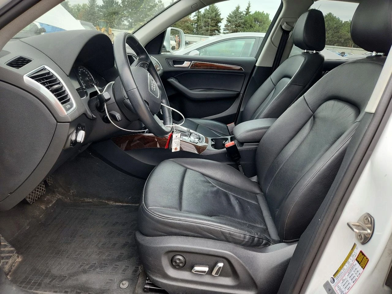 Audi Q5 2.0l Premium, снимка 7 - Автомобили и джипове - 56348947