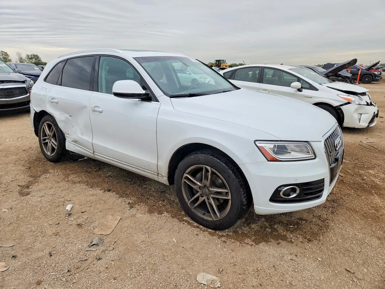 Audi Q5 2.0l Premium, снимка 4 - Автомобили и джипове - 56348947