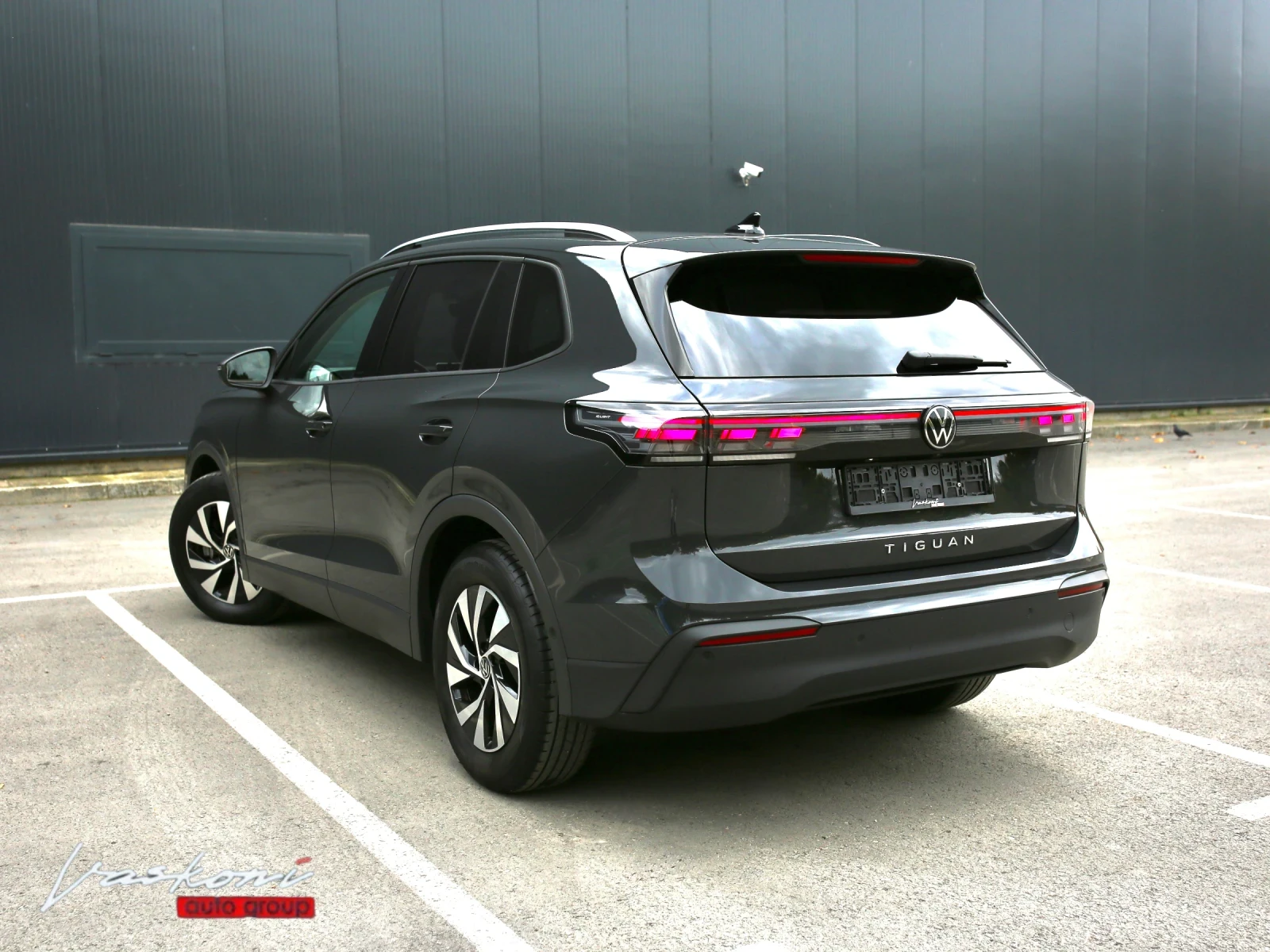 VW Tiguan 2.0 TDI Highline, снимка 3 - Автомобили и джипове - 56637975