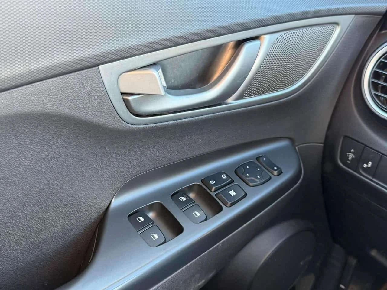 Hyundai Kona Preferred  CARFAX, снимка 13 - Автомобили и джипове - 56656603