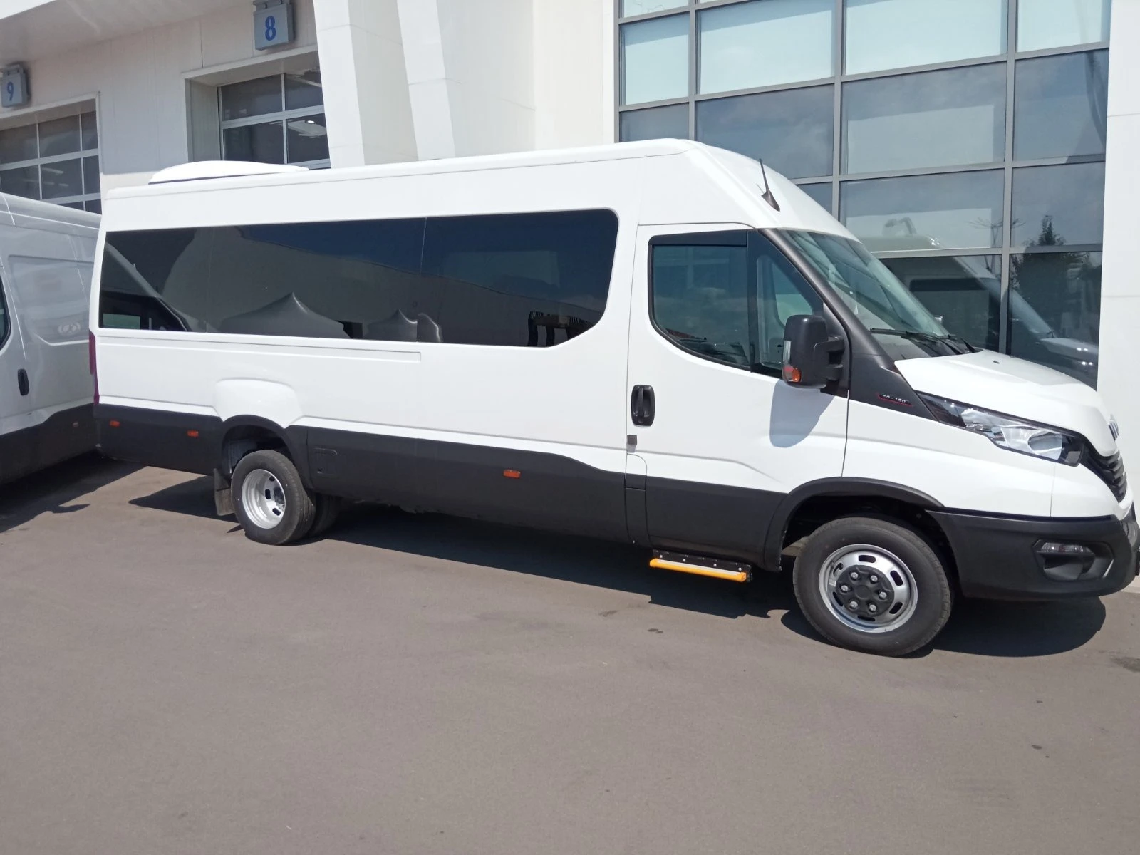 Iveco Daily 50C18H V BUS - изображение 2