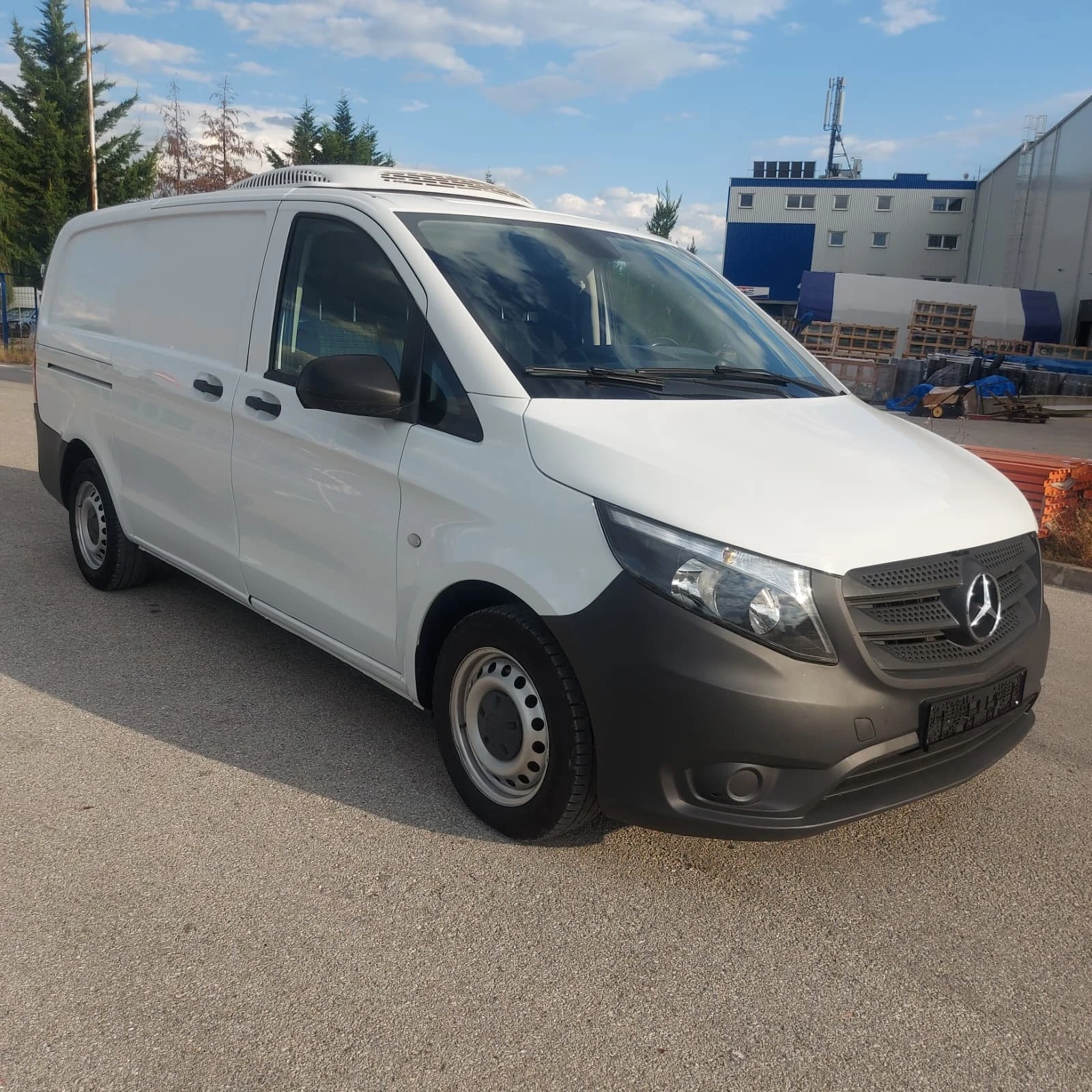 Mercedes-Benz Vito хладилен с климатик, снимка 2 - Бусове и автобуси - 55417521