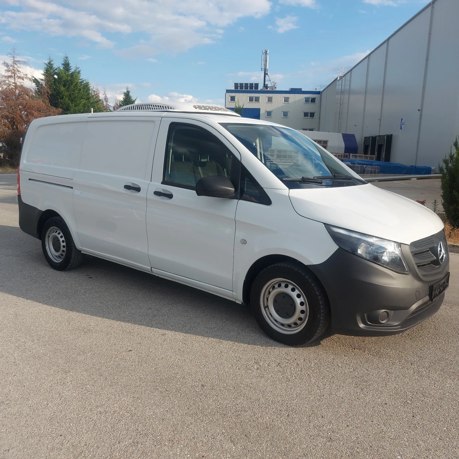 Mercedes-Benz Vito хладилен с климатик, снимка 4 - Бусове и автобуси - 55417521