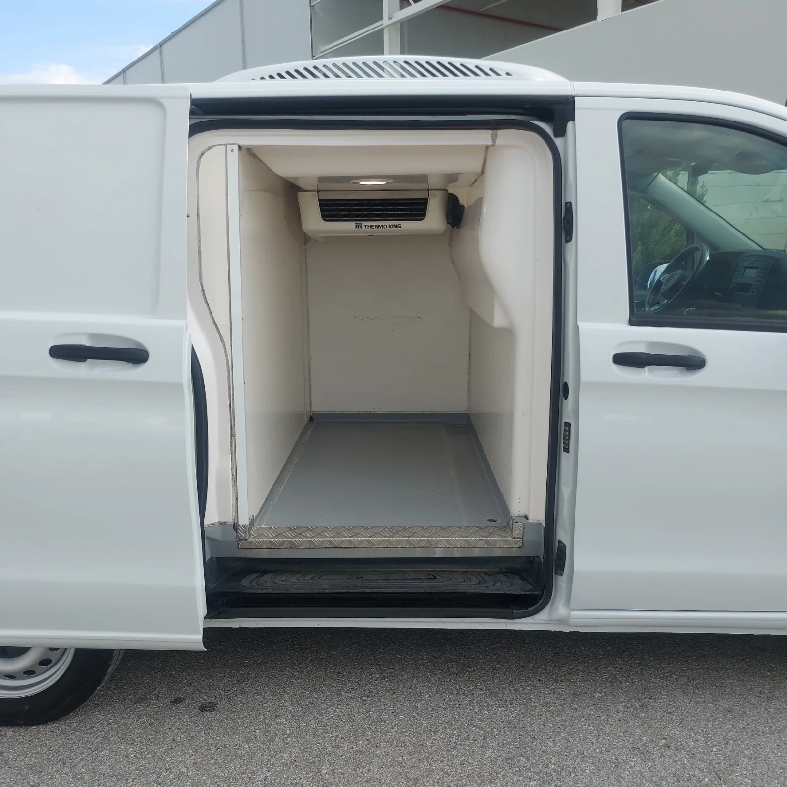 Mercedes-Benz Vito хладилен с климатик, снимка 10 - Бусове и автобуси - 55417521