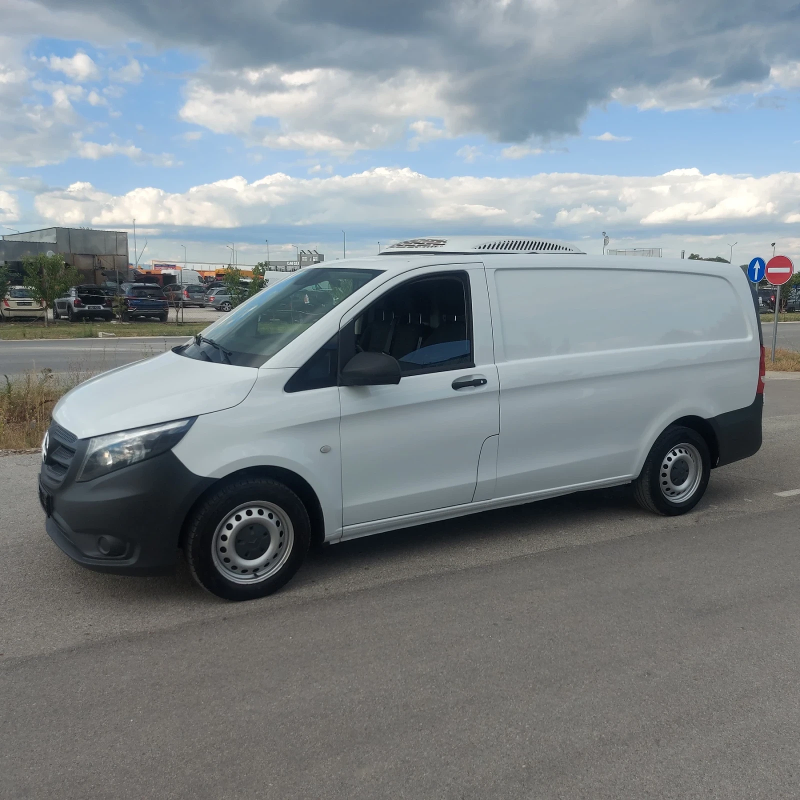 Mercedes-Benz Vito хладилен с климатик, снимка 5 - Бусове и автобуси - 55417521