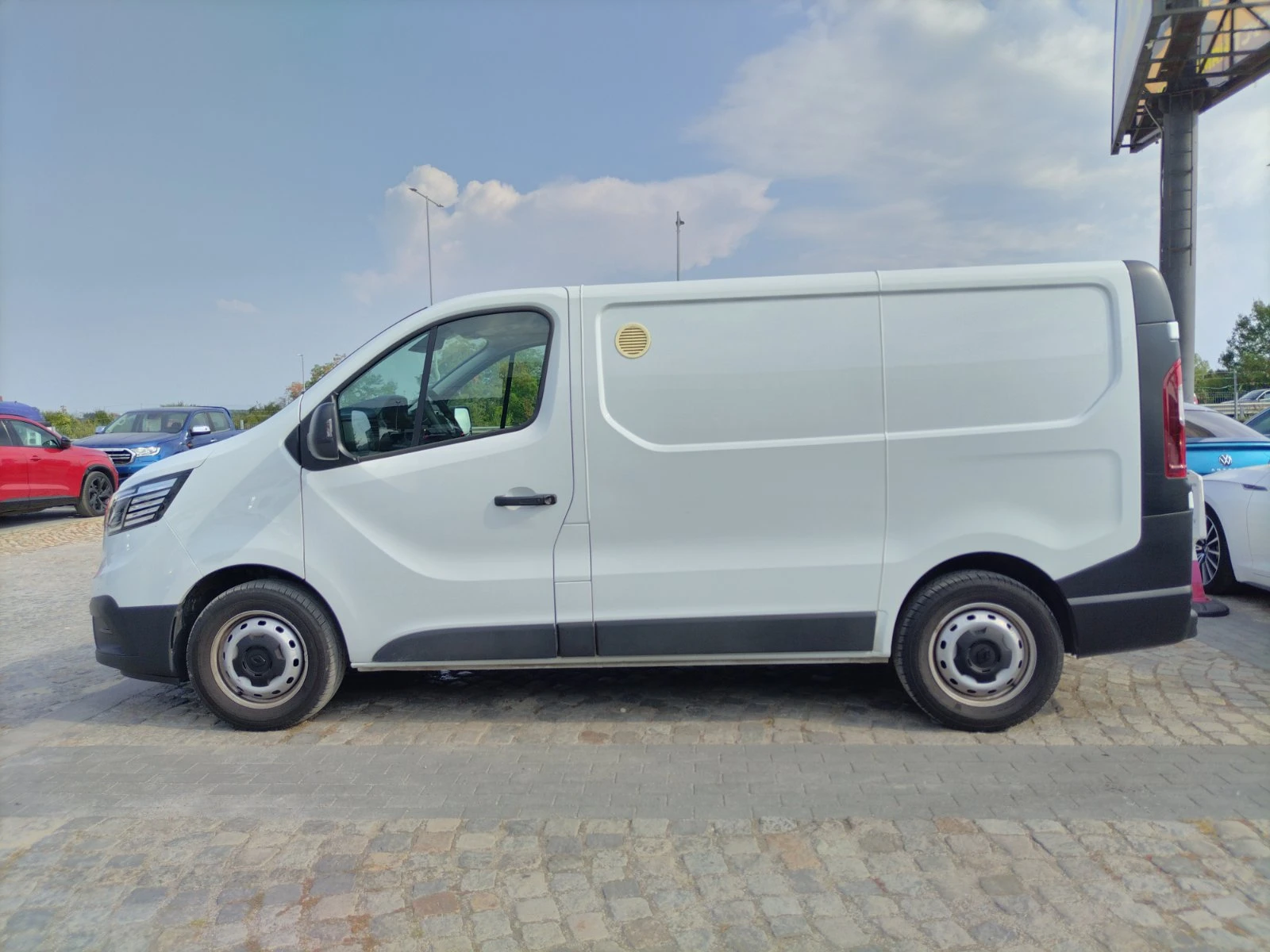 Renault Trafic 2.0dCi/ 110к.с./L1H1/ КАПАРИРАН, снимка 7 - Бусове и автобуси - 55786980