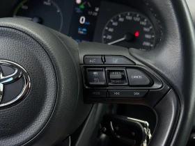 Toyota Yaris Hybrid // Гаранционна до 2031г, снимка 15