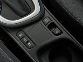Toyota Yaris Hybrid // Гаранционна до 2031г, снимка 11