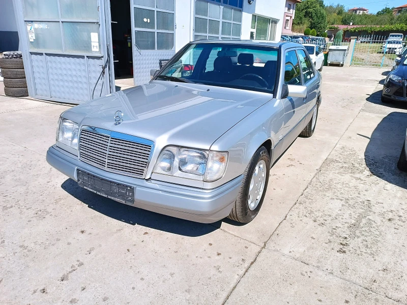 Mercedes-Benz E 200 УНИКАТ, снимка 3 - Автомобили и джипове - 44648954