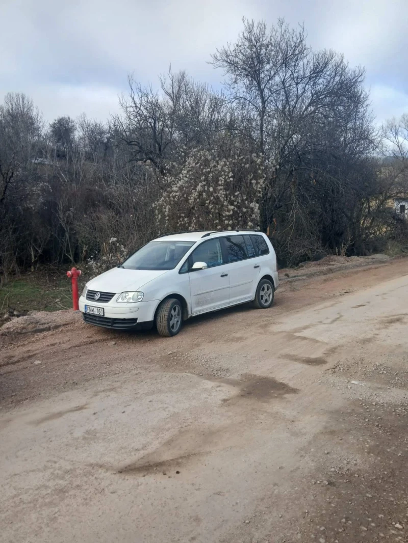 VW Touran, снимка 3 - Автомобили и джипове - 52787877