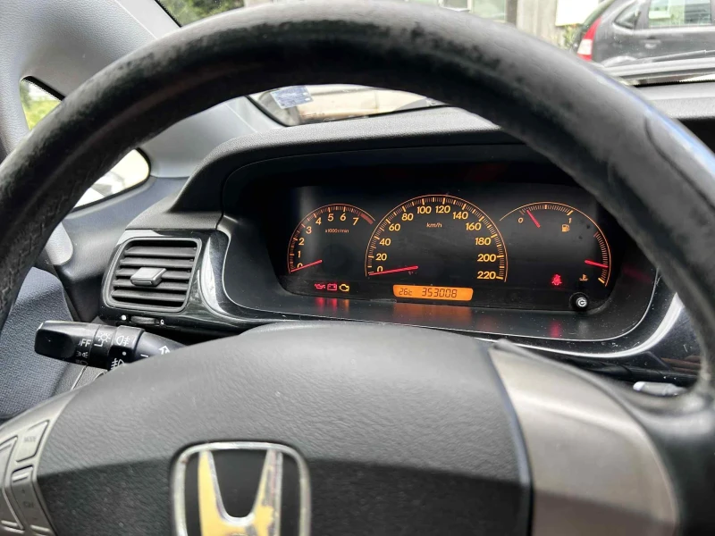 Honda Fr-v, снимка 16 - Автомобили и джипове - 53222776