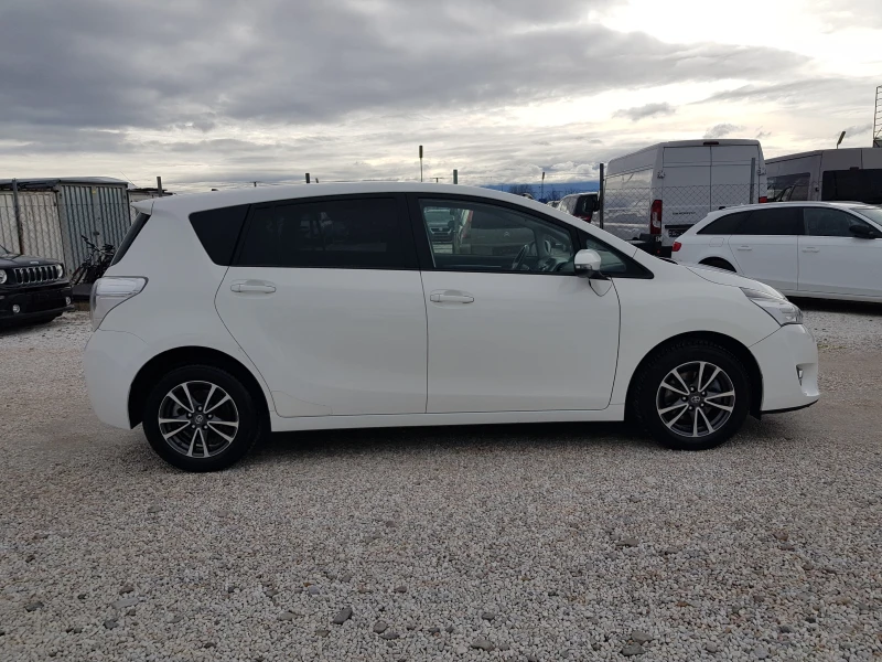 Toyota Verso 1.6 D4D-111 к.с. 7 места EURO 5B ЛИЗИНГ, снимка 4 - Автомобили и джипове - 53246137