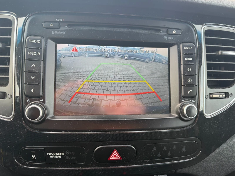 Kia Carens 1.6i NAVI/PANORAMA/KAMERA 6+ 1 EURO 5, снимка 14 - Автомобили и джипове - 53354176