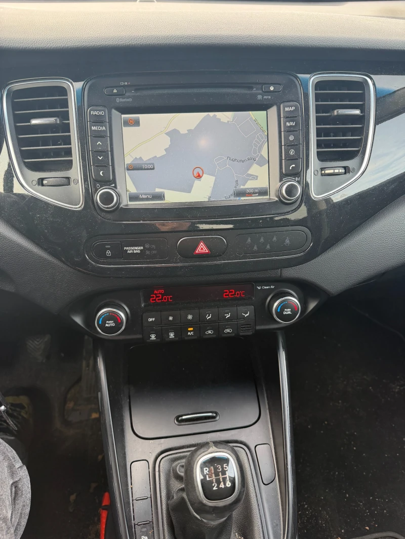 Kia Carens 1.6i NAVI/PANORAMA/KAMERA 6+ 1 EURO 5, снимка 13 - Автомобили и джипове - 53354176