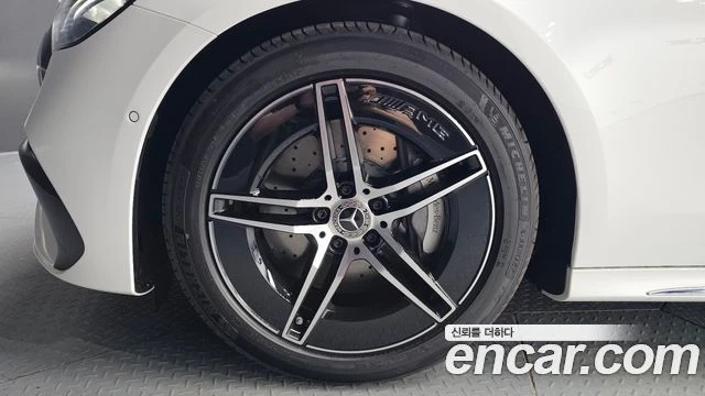 Mercedes-Benz E 200, снимка 5 - Автомобили и джипове - 56077589