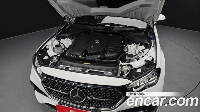 Mercedes-Benz E 200, снимка 6 - Автомобили и джипове - 56077589