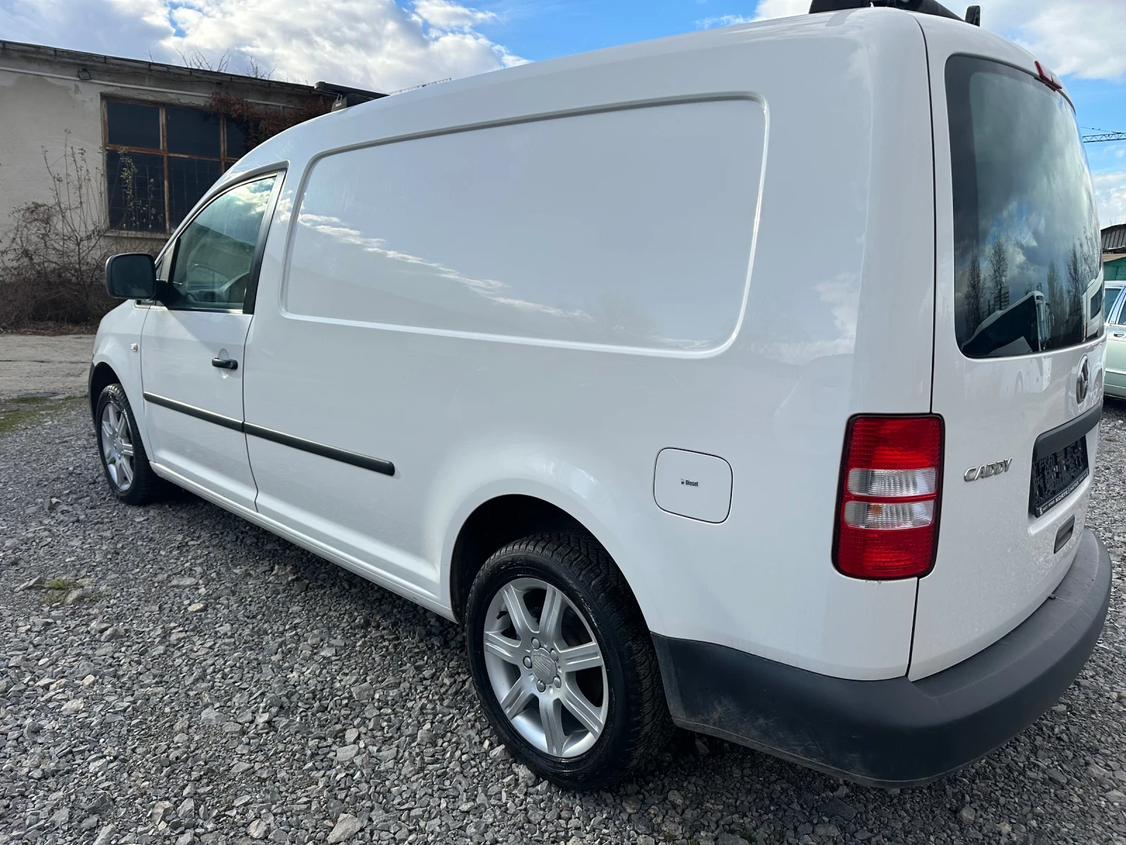 VW Caddy Maxxi - изображение 8