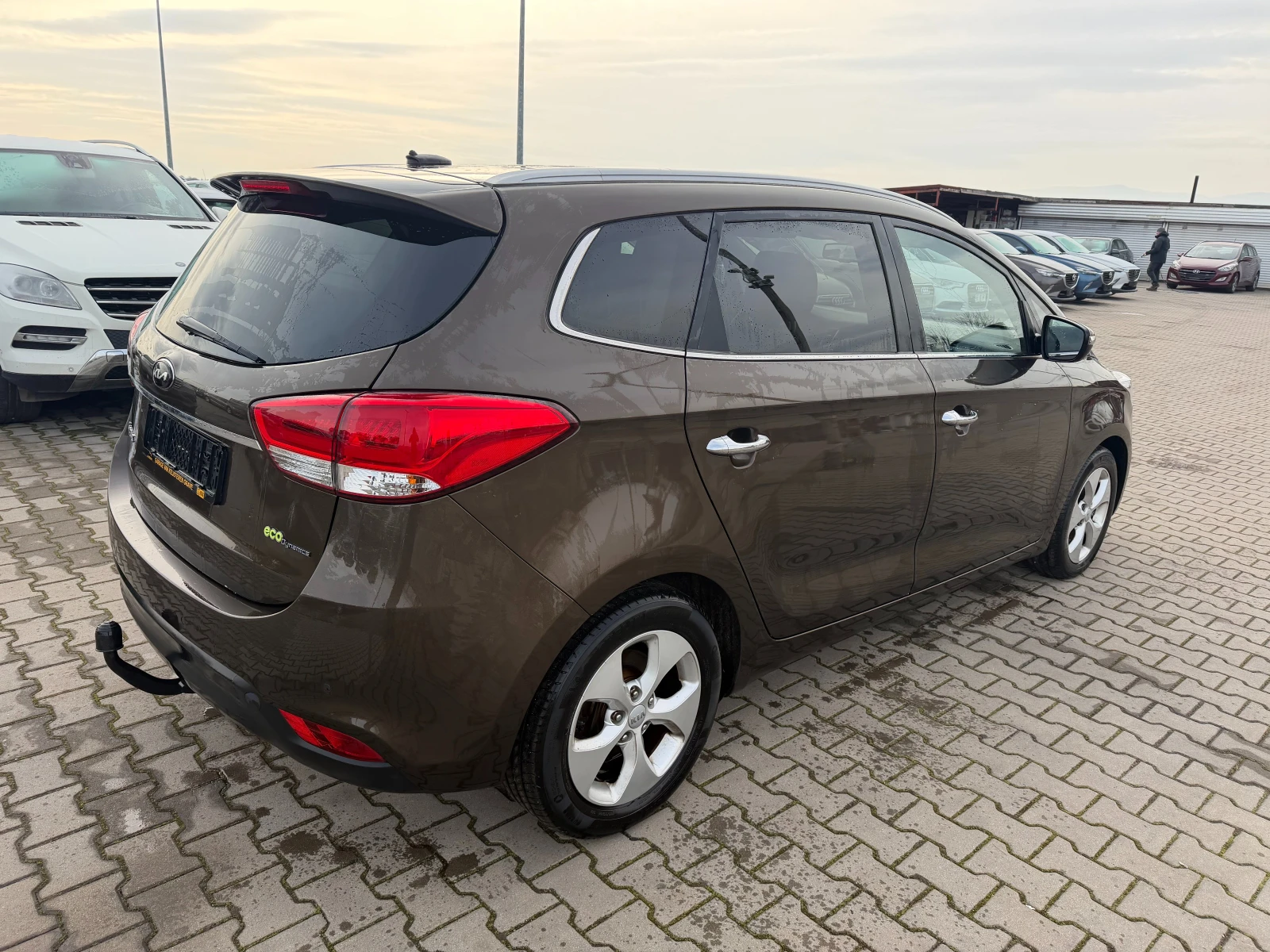 Kia Carens 1.6i NAVI/PANORAMA/KAMERA 6+ 1 EURO 5 - изображение 6