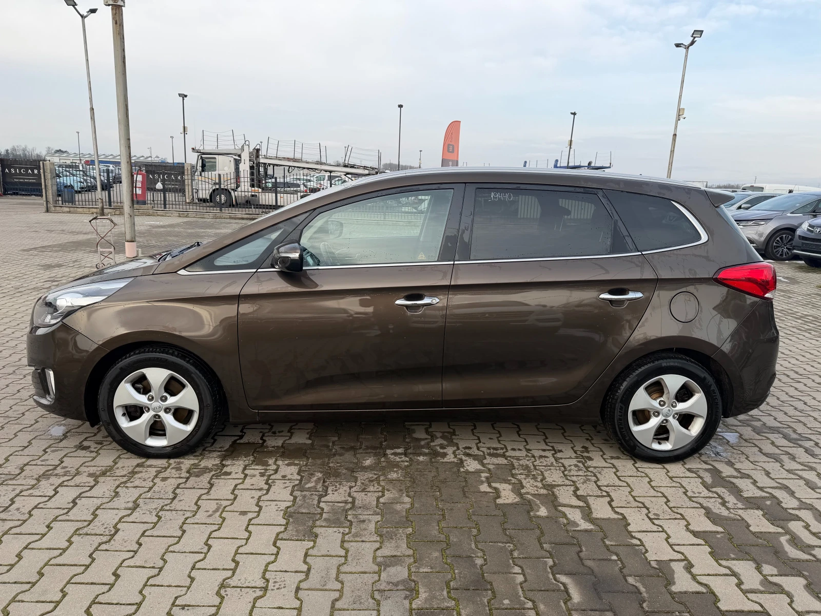 Kia Carens 1.6i NAVI/PANORAMA/KAMERA 6+ 1 EURO 5 - изображение 9