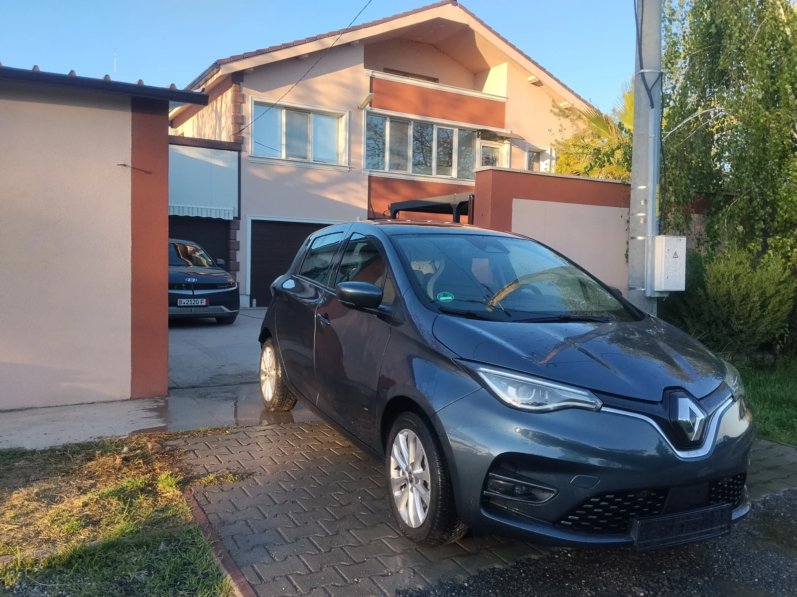 Renault Zoe, снимка 2 - Автомобили и джипове - 54397518