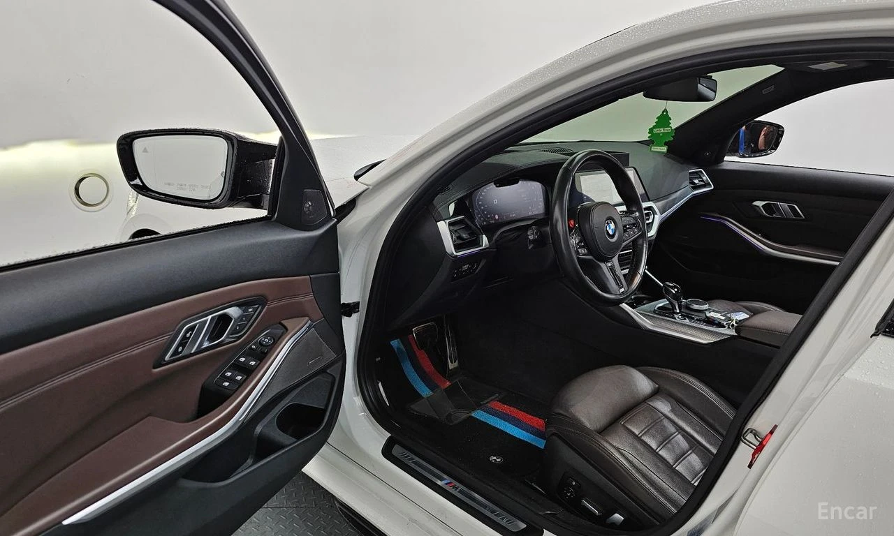 BMW 330 M SPORT* КОЖА* ПОДГРЕВ* HEADUP* 360* PANO, снимка 9 - Автомобили и джипове - 54491179