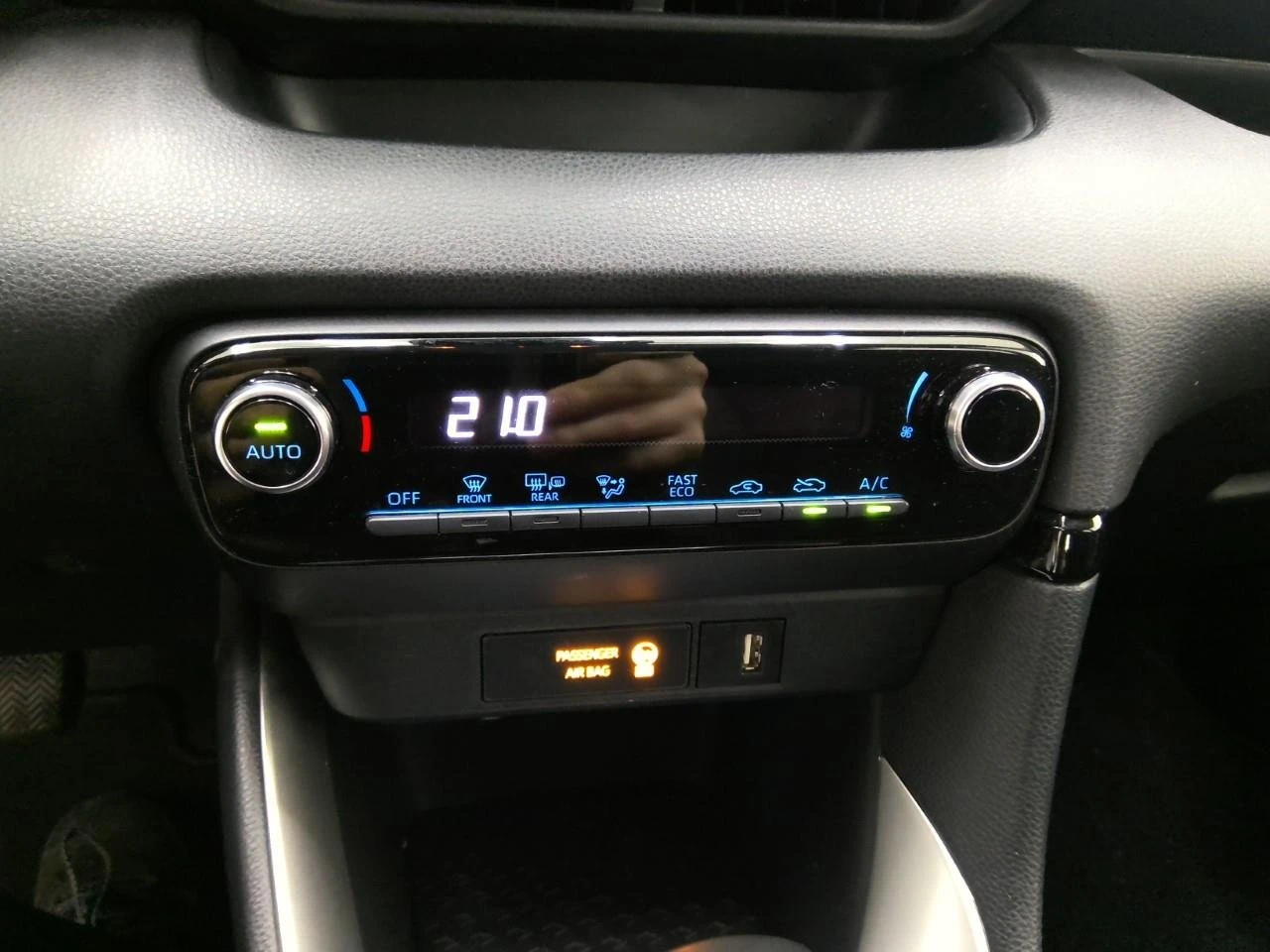 Toyota Yaris Hybrid // ����������� �� 2031� | Mobile.bg � ����������� 11