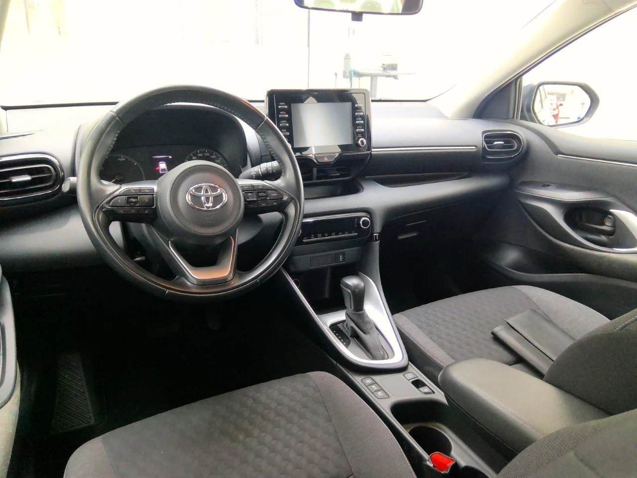 Toyota Yaris Hybrid // ����������� �� 2031� | Mobile.bg � ����������� 9