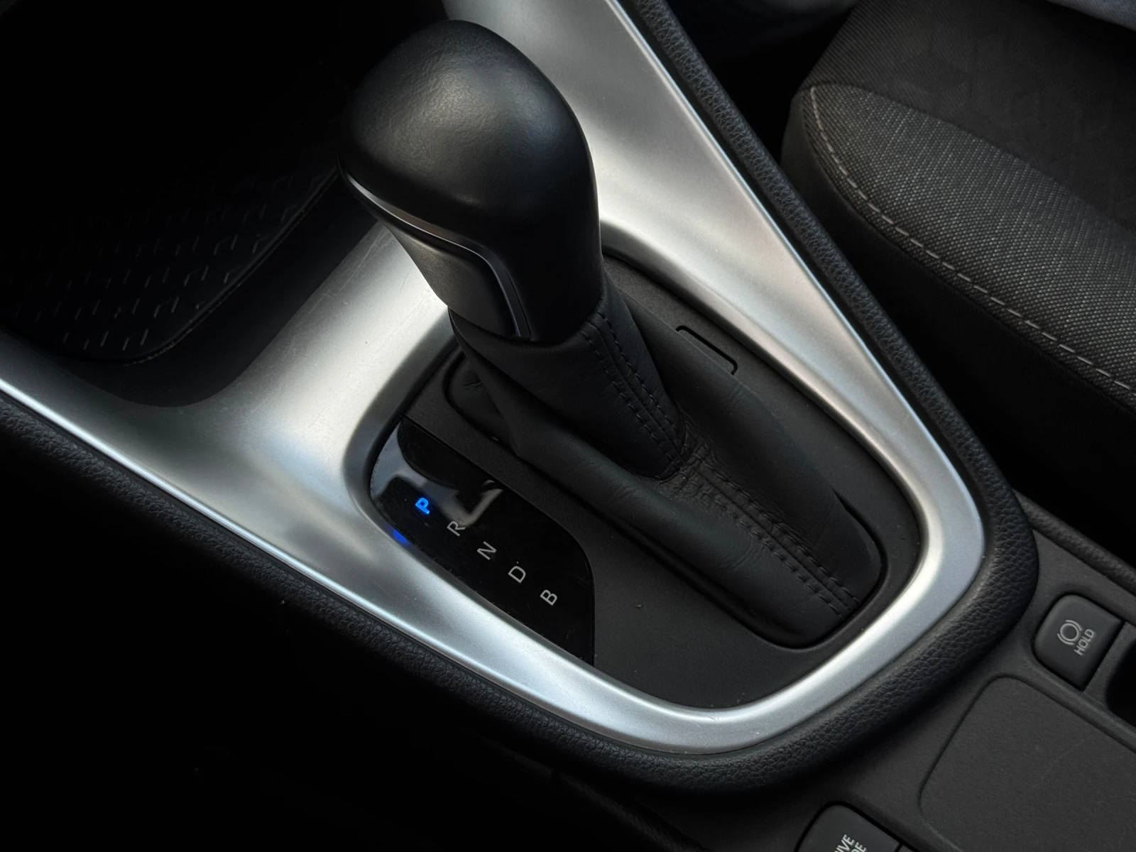 Toyota Yaris Hybrid // Гаранционна до 2031г, снимка 16 - Автомобили и джипове - 54496618