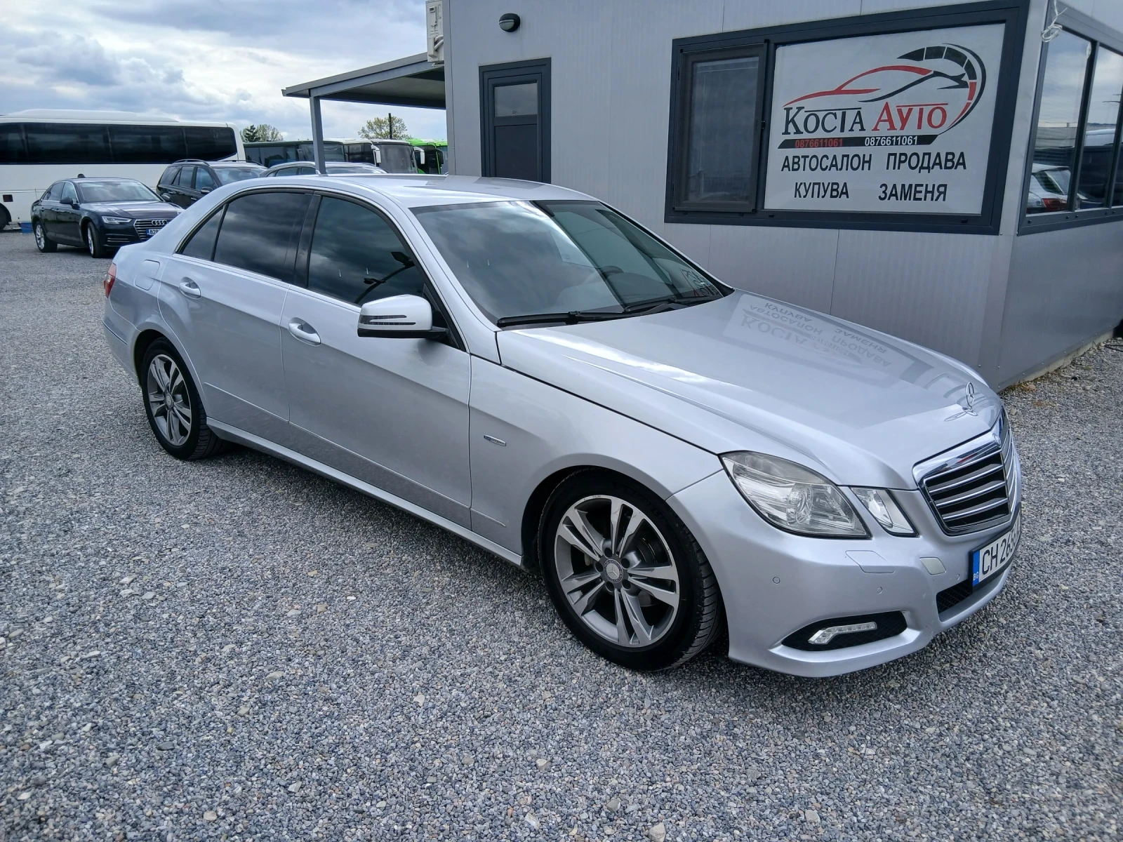 Mercedes-Benz E 220, снимка 2 - Автомобили и джипове - 55101755