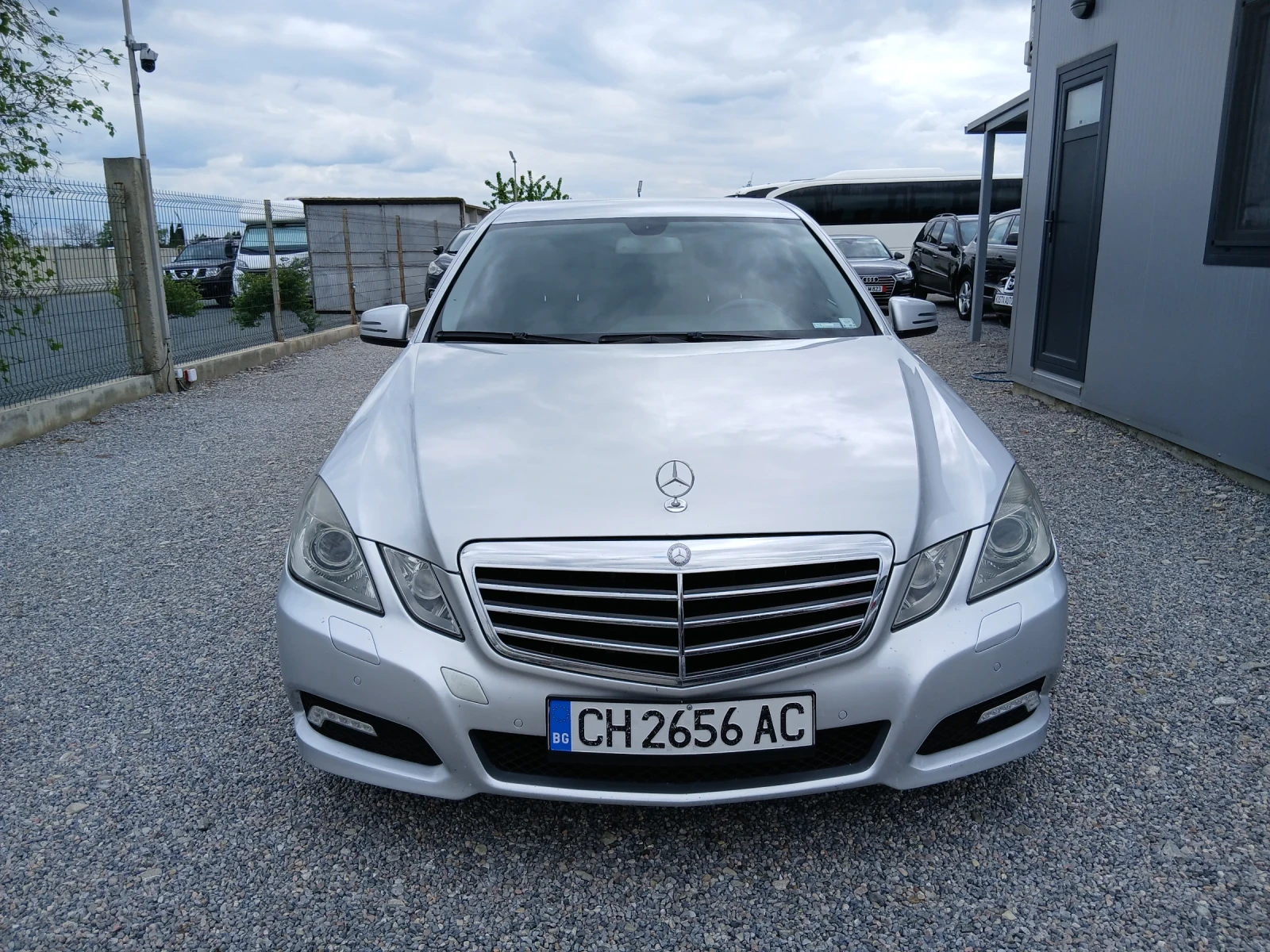 Mercedes-Benz E 220, снимка 16 - Автомобили и джипове - 55101755
