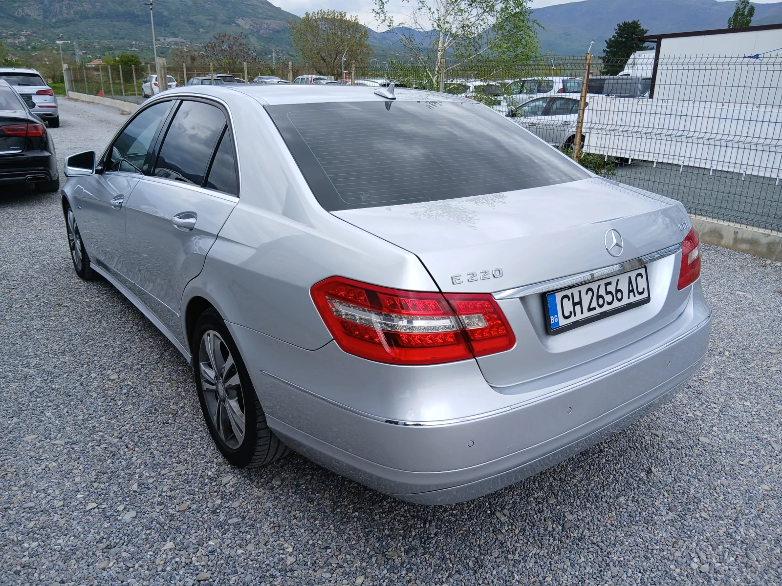 Mercedes-Benz E 220, снимка 17 - Автомобили и джипове - 55101755