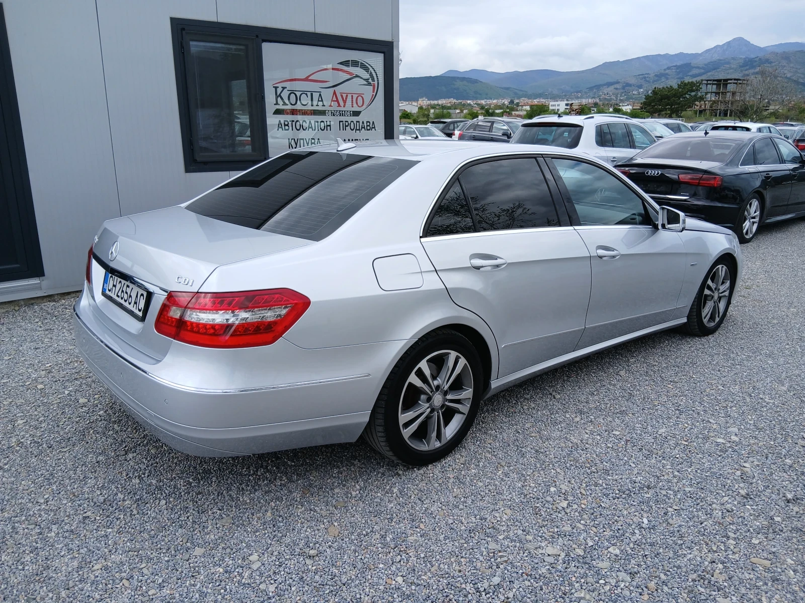 Mercedes-Benz E 220, снимка 3 - Автомобили и джипове - 55101755