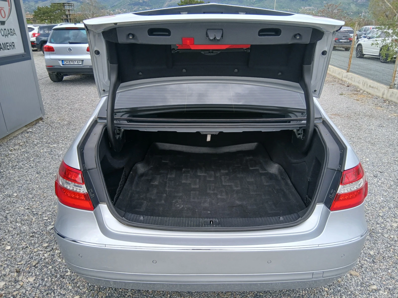 Mercedes-Benz E 220, снимка 14 - Автомобили и джипове - 55101755