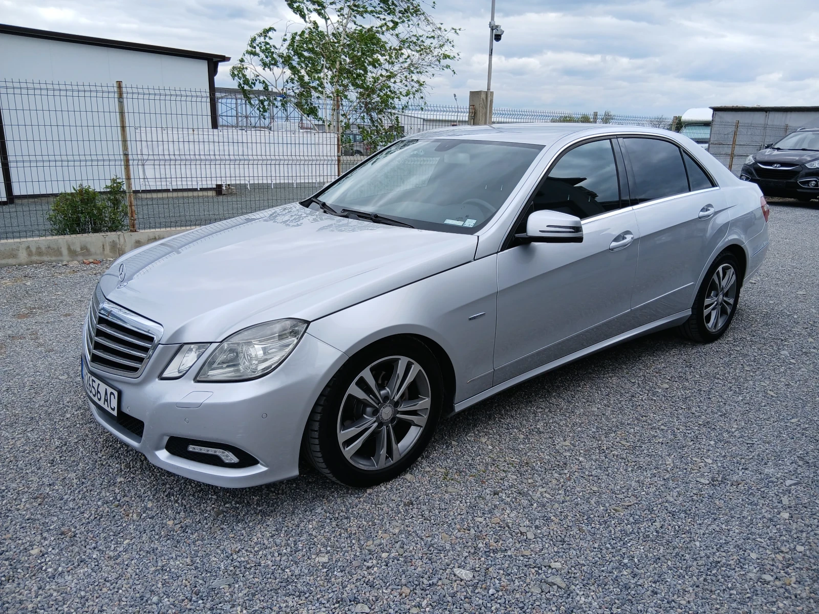 Mercedes-Benz E 220, снимка 7 - Автомобили и джипове - 55101755