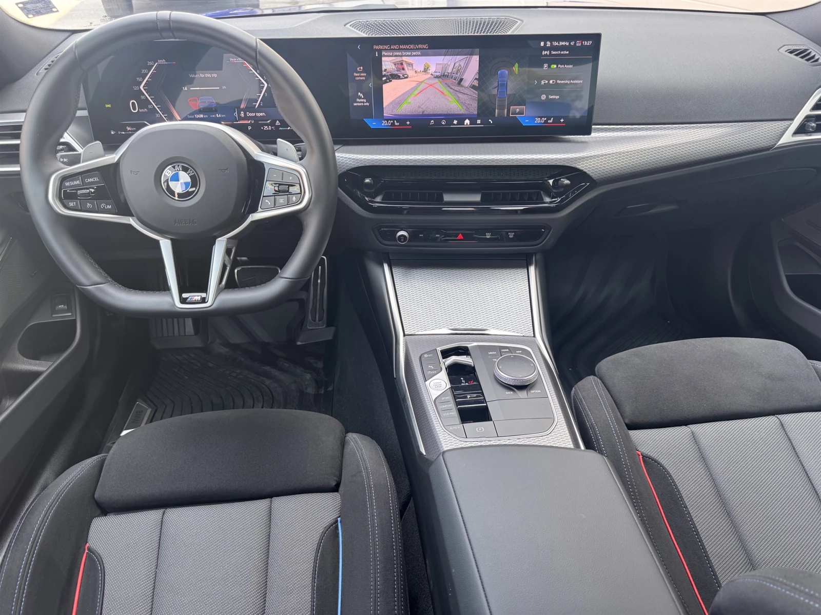 BMW 330 xDrive Sedan (MX), снимка 17 - Автомобили и джипове - 55385553