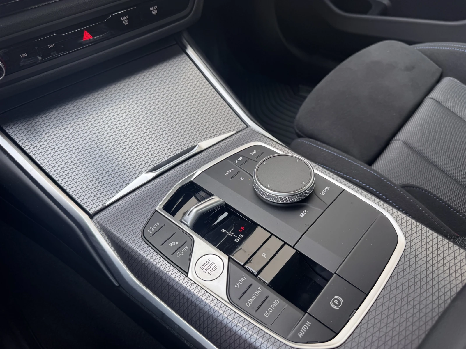 BMW 330 xDrive Sedan (MX), снимка 11 - Автомобили и джипове - 55385553