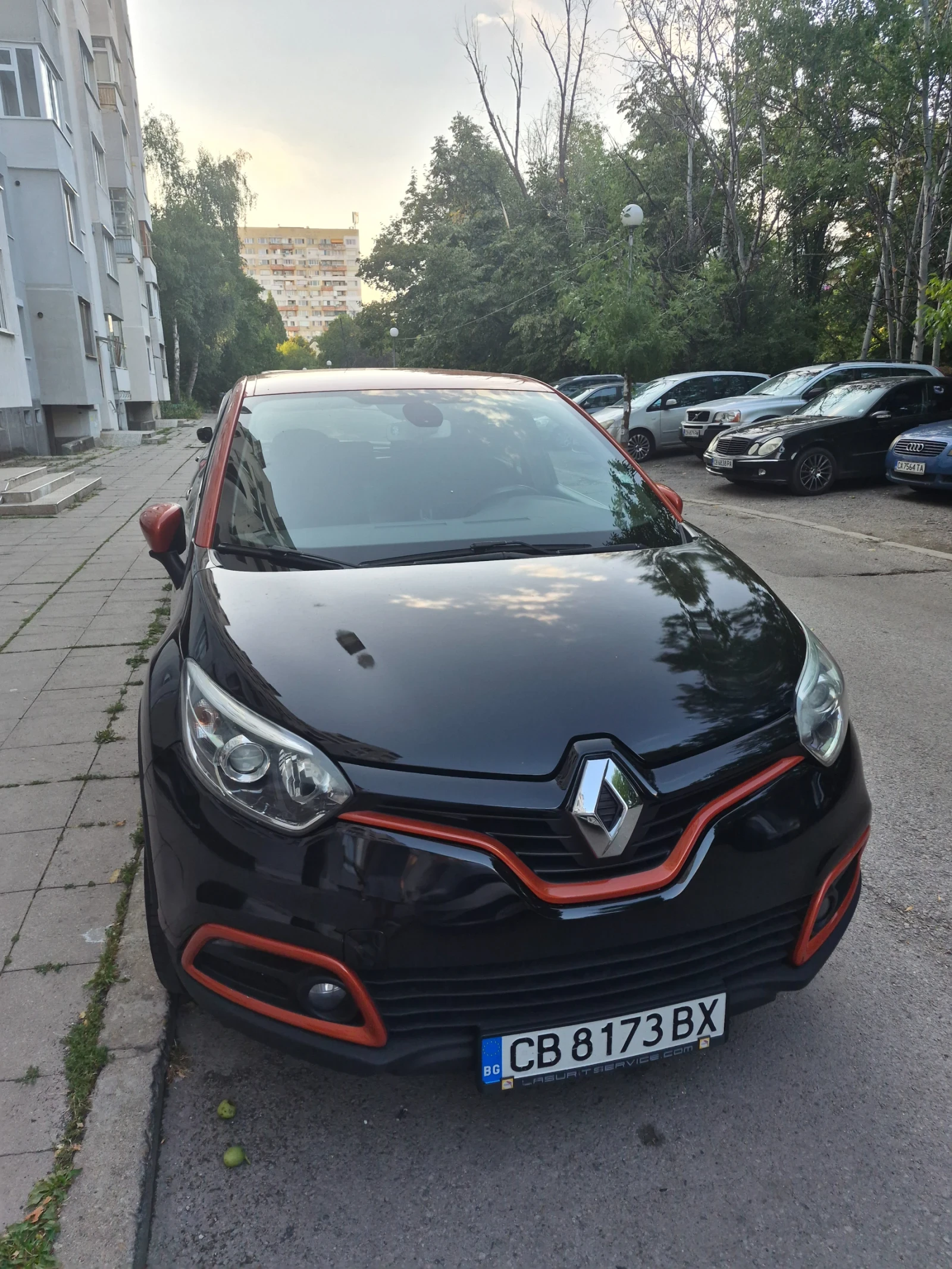 Renault Captur 1.2 ТСе, снимка 2 - Автомобили и джипове - 55832058
