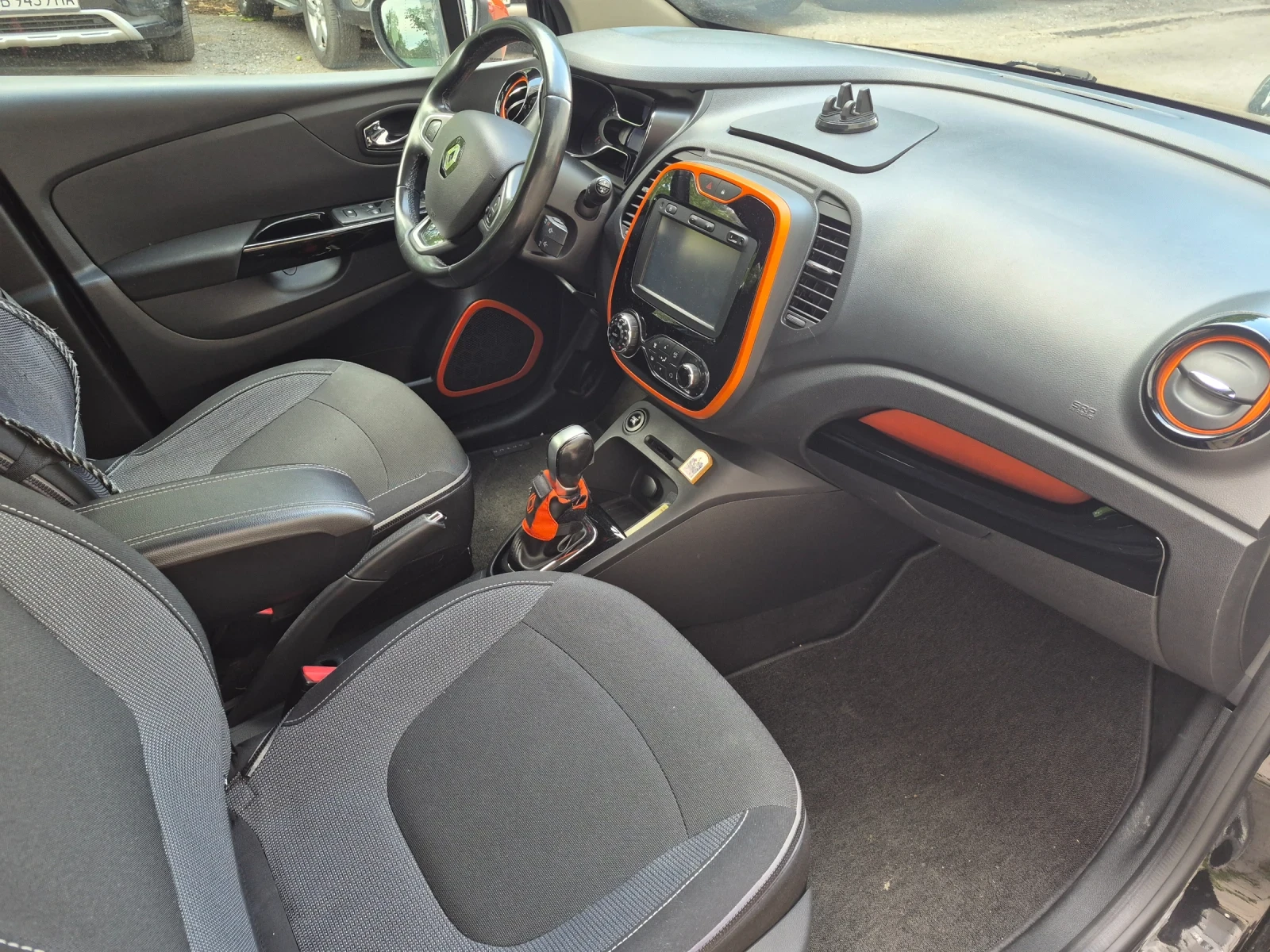 Renault Captur 1.2 ТСе, снимка 10 - Автомобили и джипове - 55832058
