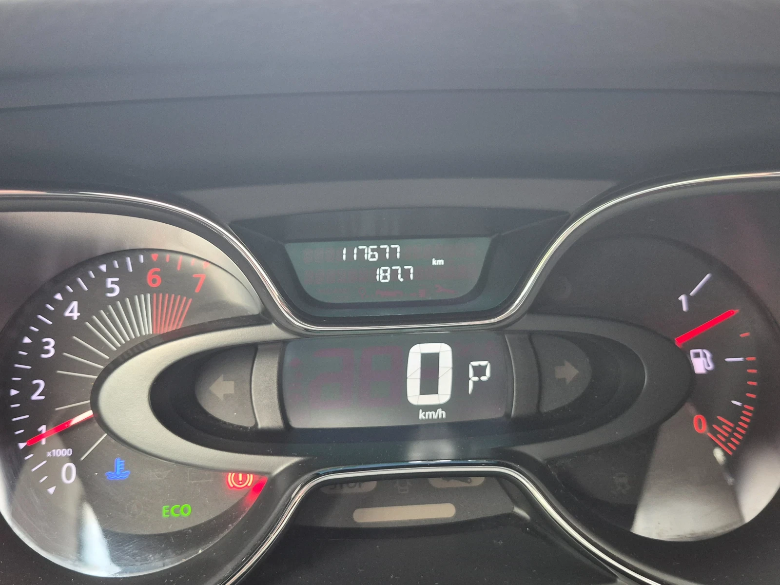 Renault Captur 1.2 ТСе, снимка 15 - Автомобили и джипове - 55832058