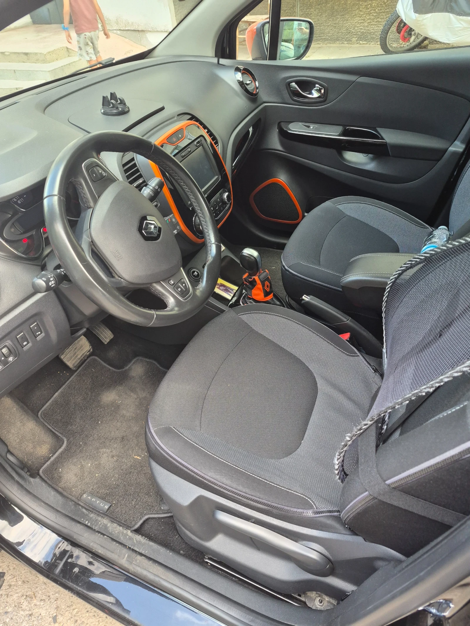 Renault Captur 1.2 ТСе, снимка 16 - Автомобили и джипове - 55832058