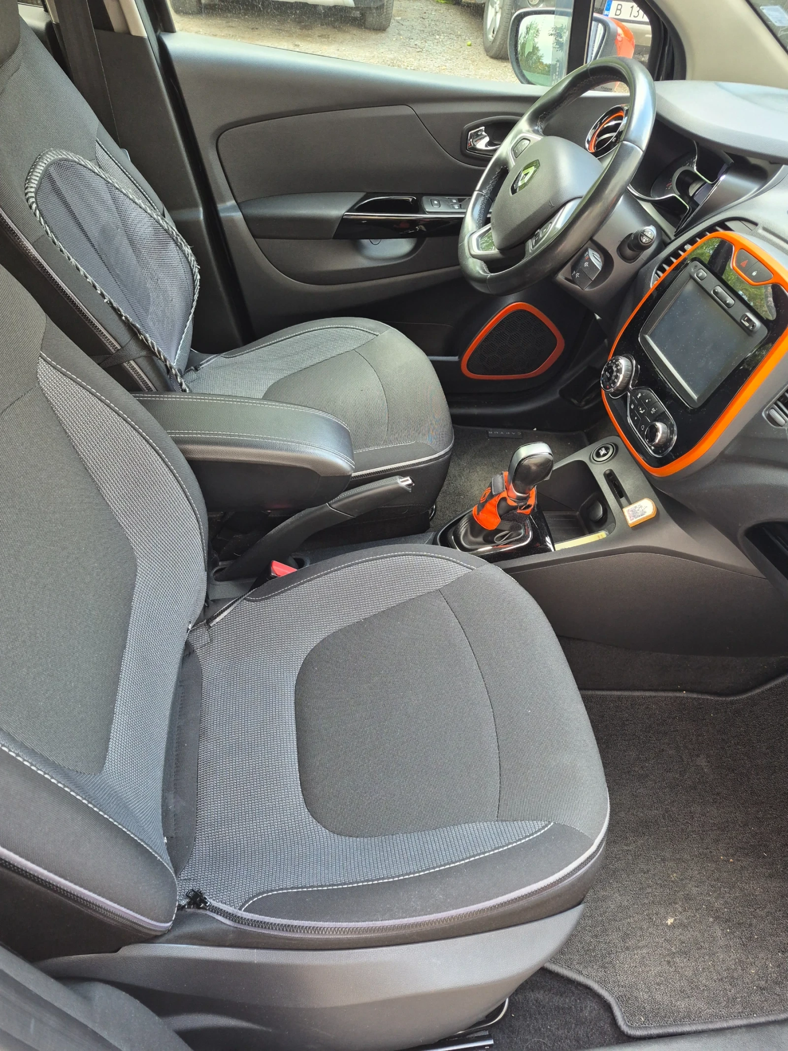 Renault Captur 1.2 ТСе, снимка 11 - Автомобили и джипове - 55832058