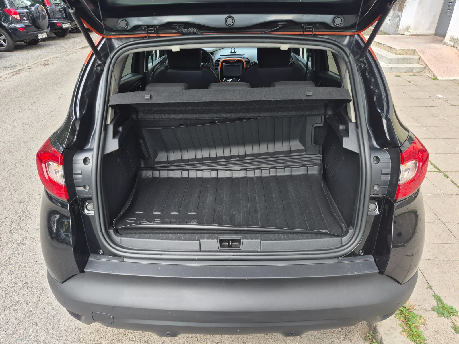 Renault Captur 1.2 ТСе, снимка 17 - Автомобили и джипове - 55832058