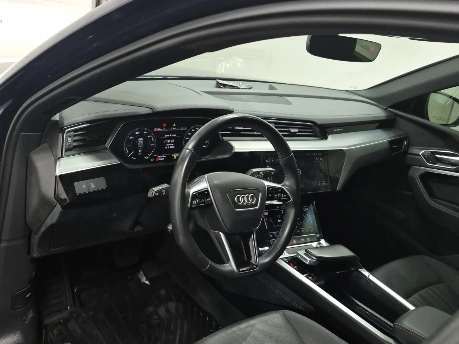 Audi E-Tron * PROGRESSIV * CARFAX * БЕЗ ПЪРВОНАЧАЛНА ВНОСКА, снимка 10 - Автомобили и джипове - 56096067