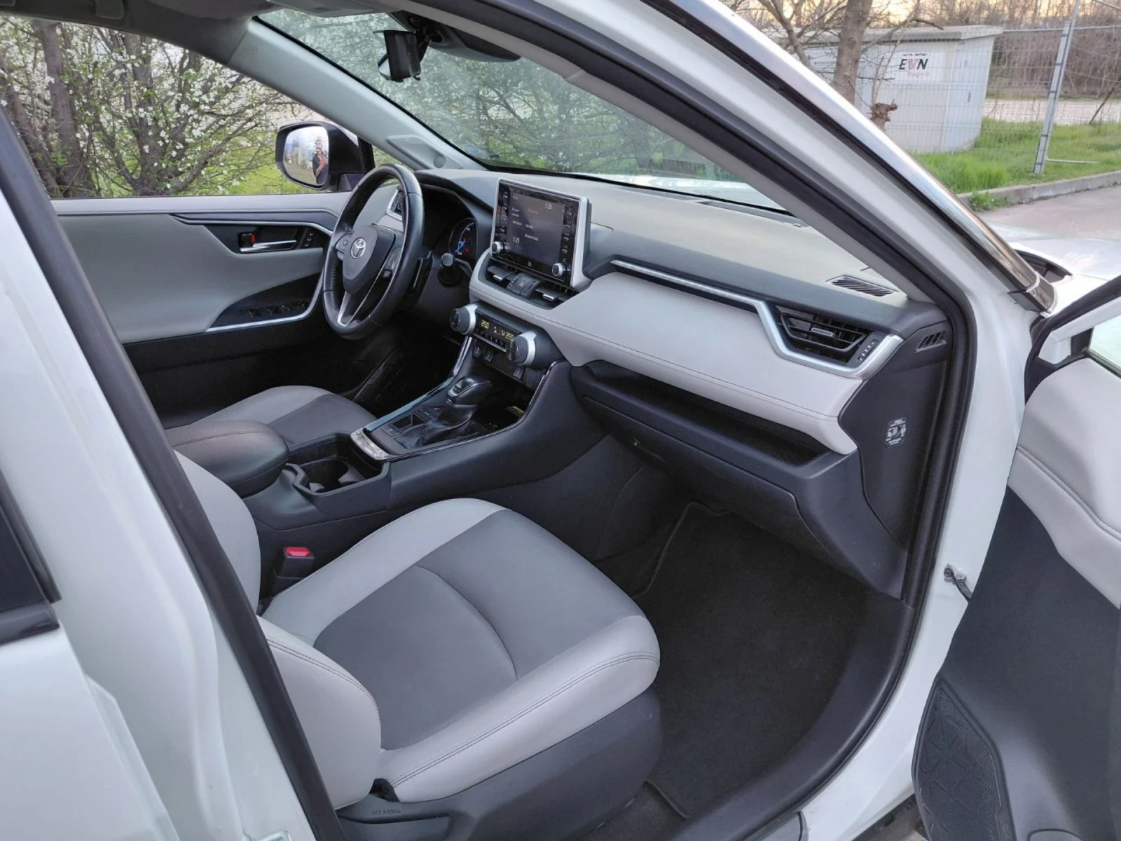 Toyota Rav4 2.5 Hybrid , снимка 10 - Автомобили и джипове - 54019064