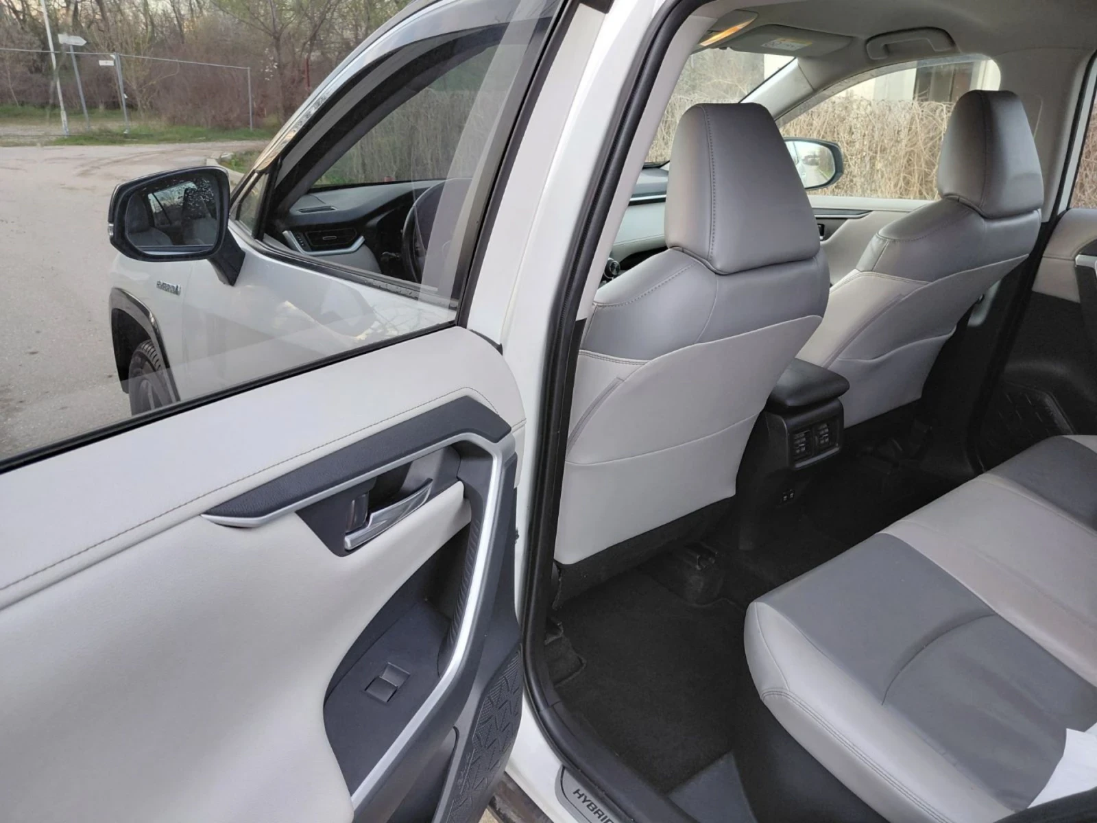 Toyota Rav4 2.5 Hybrid , снимка 7 - Автомобили и джипове - 54019064