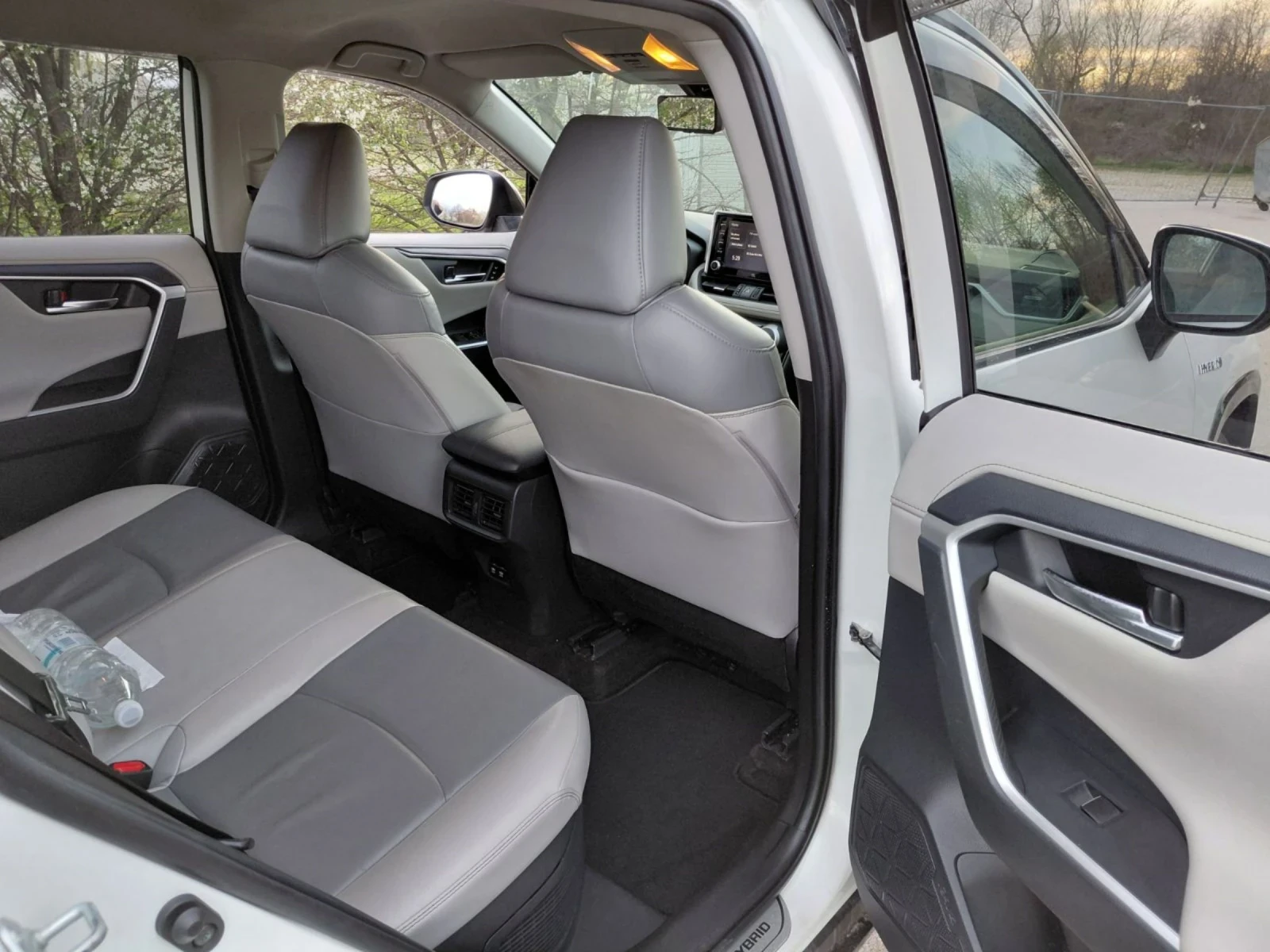 Toyota Rav4 2.5 Hybrid , снимка 8 - Автомобили и джипове - 54019064