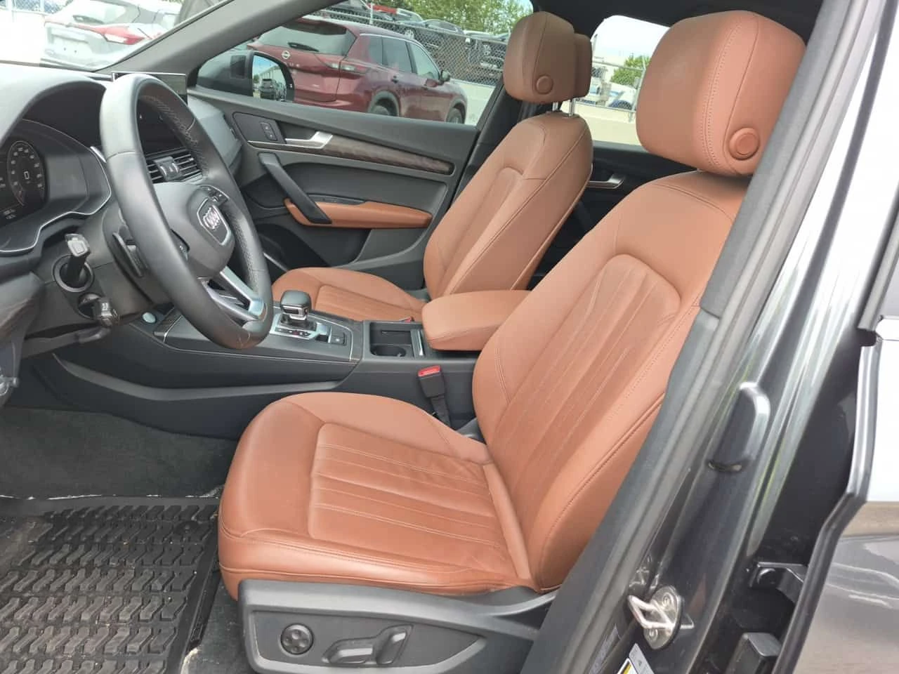 Audi Q5 Progressiv/CARFAX/Панo/360 кам/Дистроник/2 ключа, снимка 7 - Автомобили и джипове - 54748736