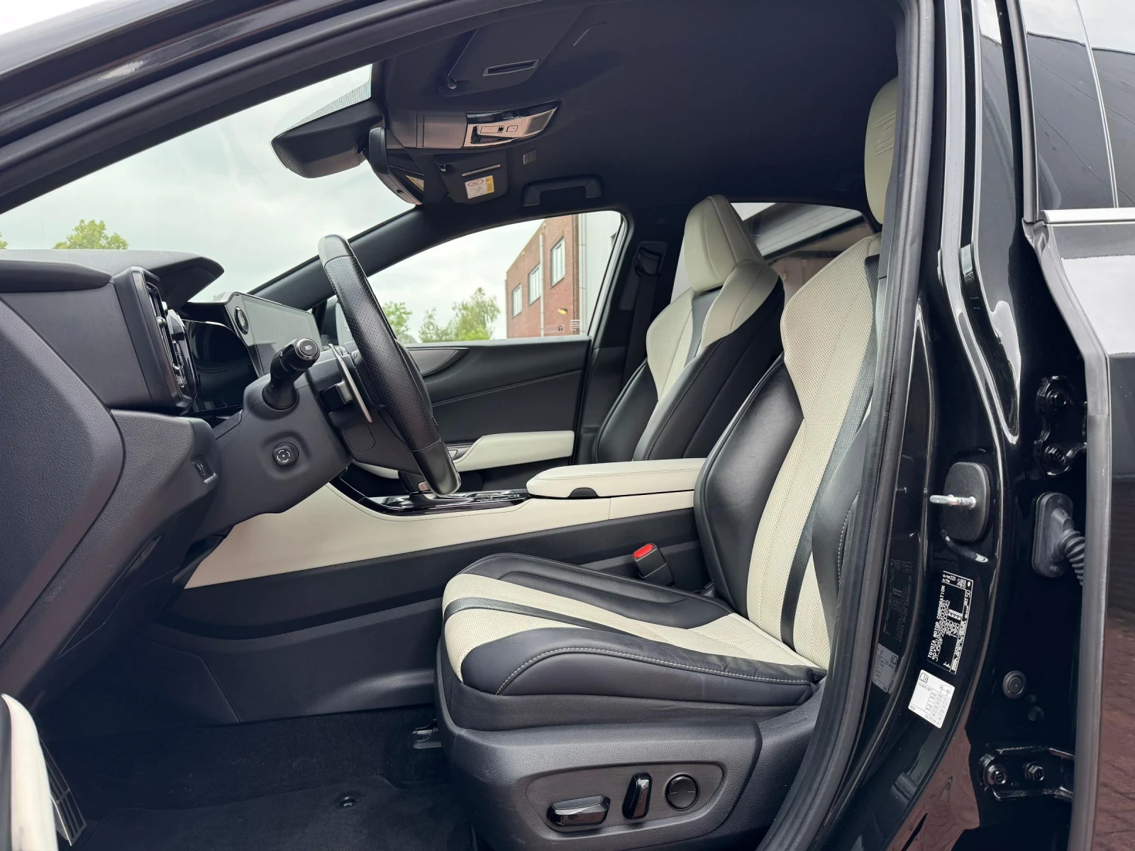 Lexus NX 450 Plug-in Hybrid 4x4 Full Extri , снимка 9 - Автомобили и джипове - 54947625